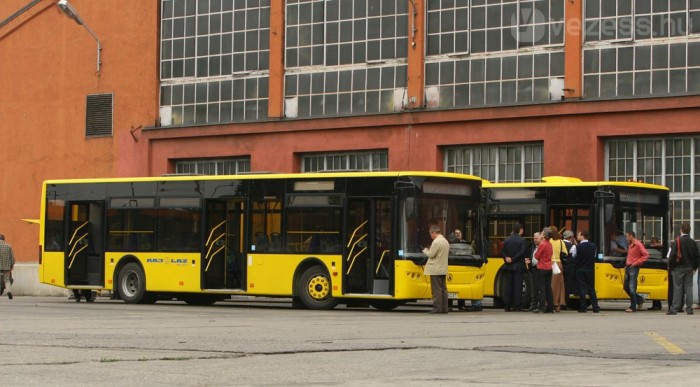 Ukrán buszok a BKV-nál 6 | Vezess Érdeklődők gyűrűjében