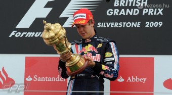 Vettelre ülnek a Nürburgringen