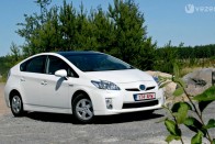 Világszám! 2,8 literrel elmegy a Prius 44