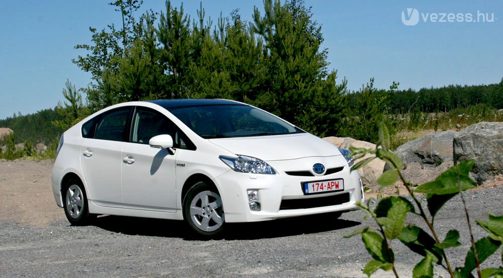 Világszám! 2,8 literrel elmegy a Prius 23