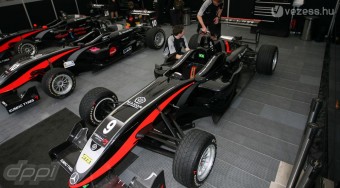 Lecserélhetik az új csapatot?