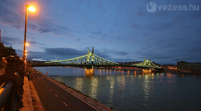 Kísértethíd a Dunán 8 | Vezess Középre nem jutott fény