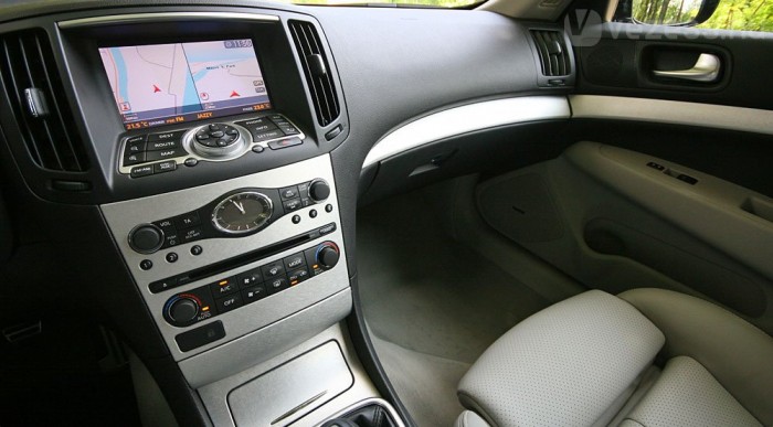 Semmi nem nyiszog, zörög