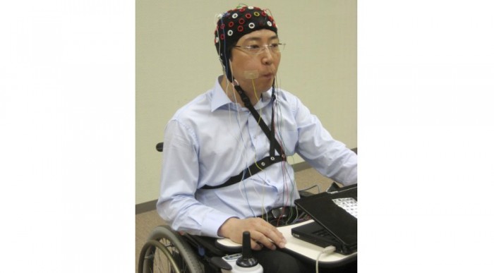 Gondolatvezérlésű jármű a Toyotától 5 | Vezess Vészfékezés, grimasszal