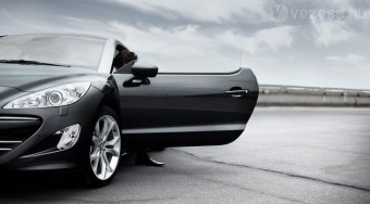 Hivatalos: Jön a Peugeot sportkocsi