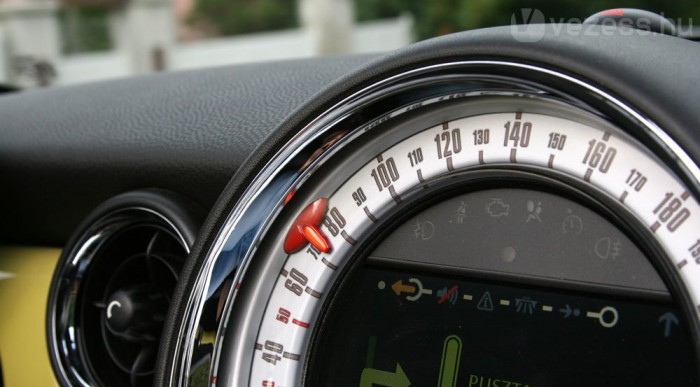 A kis bütyök jelzi a sebességet