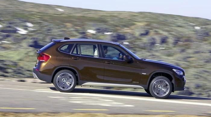 Tipikus BMW, hosszú orr, hátra tolt fülke