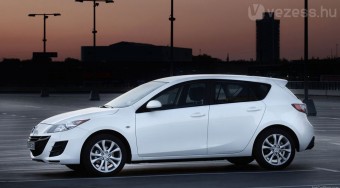 Hazánkban a lámpánál leálló Mazda