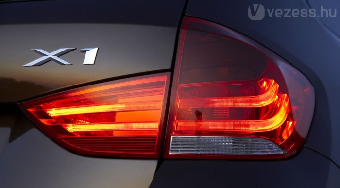 Hivatalosan is: BMW X1 8