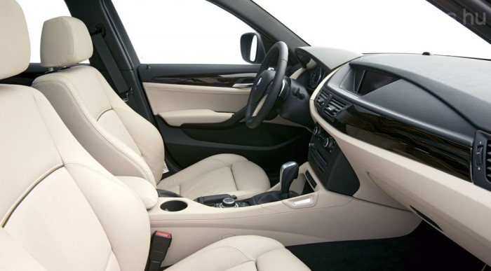 Hivatalosan is: BMW X1 6