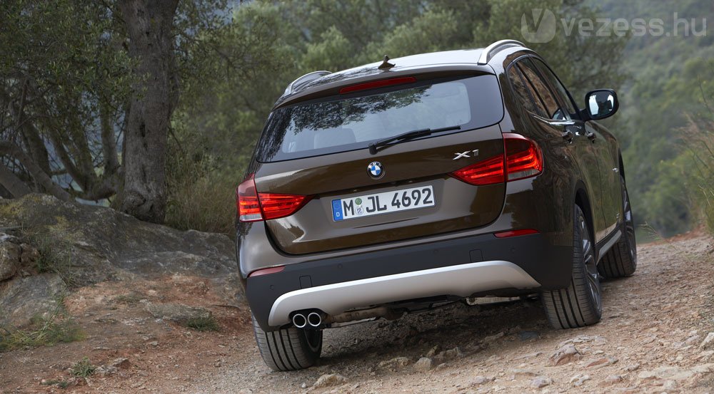 Hivatalosan is: BMW X1 17