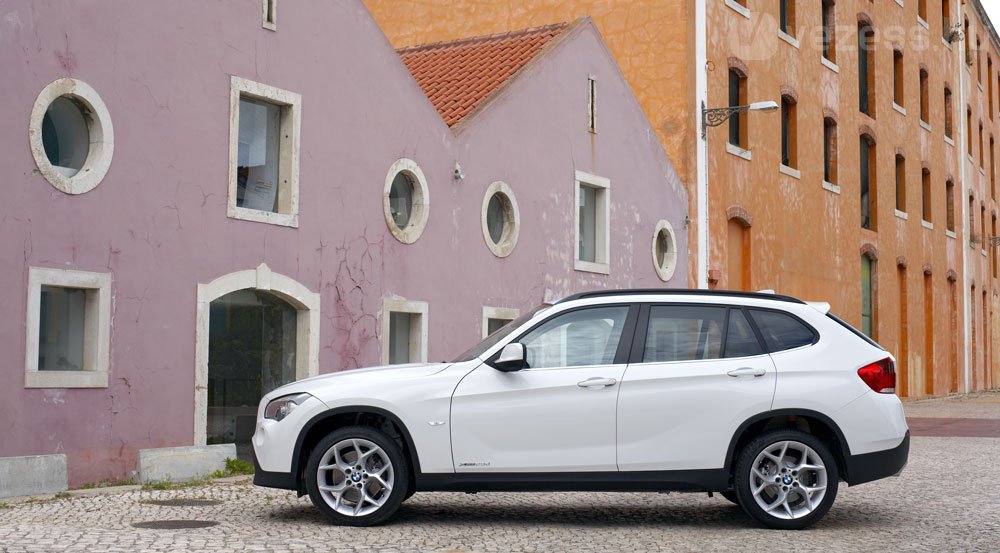 Hivatalosan is: BMW X1 19