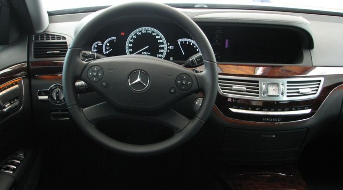 A műszerfalon követhetjük, épp honnan hova megy az energia