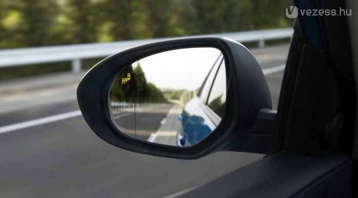 Radar figyeli a holtteret, de csak a TX Plus csúcsmodellben