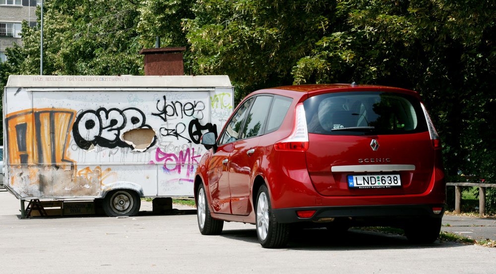 A Grandnál kifelé görbül a bura