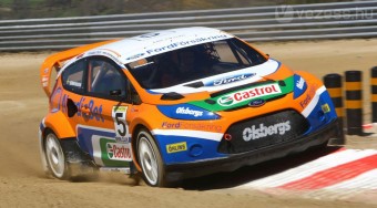 Gördeszka ellen küzd a Fiesta