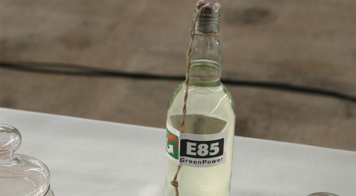 legalább 15% benzintartama miatt meginni nem tanácsos