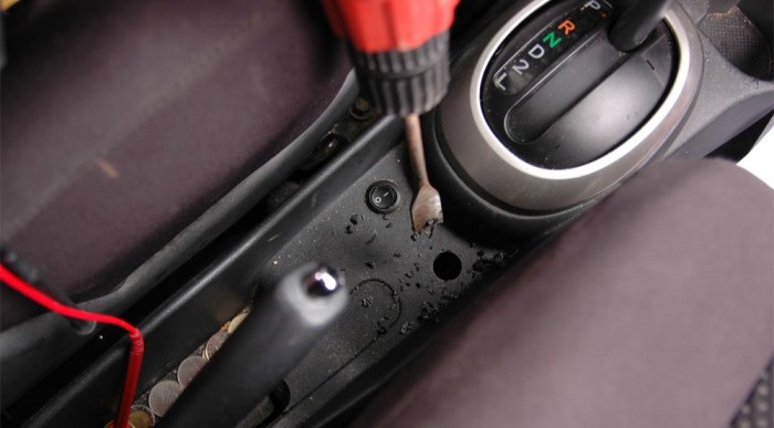 Egy bátor fúrás az üzemmód kapcsolónak