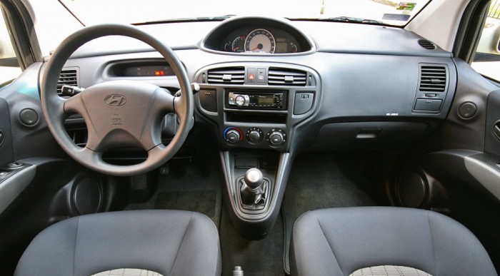 De miért középen van a műszerfal?