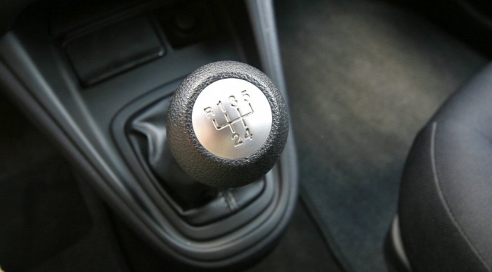 Ötfokozatú, ellenszenves hátramenettel