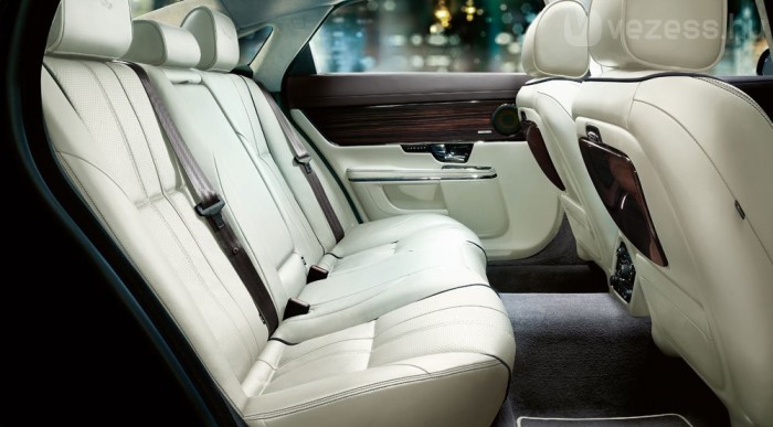 Bemutatkozott az új Jaguar XJ 8