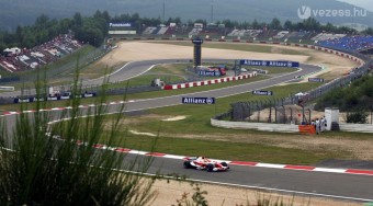 Button bosszút állhat