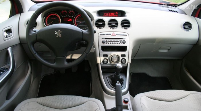 Egy francia dízel: mi jó sülhet ki ebből? 9 | Vezess Megnyerő az anyagminőség a 308-ban