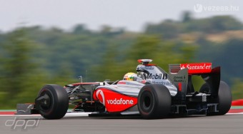 Hamilton nagyot villantott!