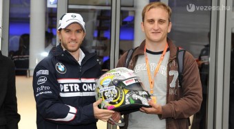 Német sisakparádé