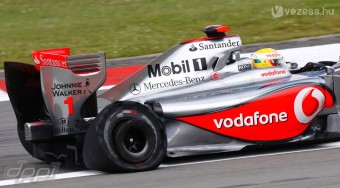 Hamilton ki akart szállni a versenyből