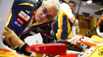 Briatore ül Piquet helyére?