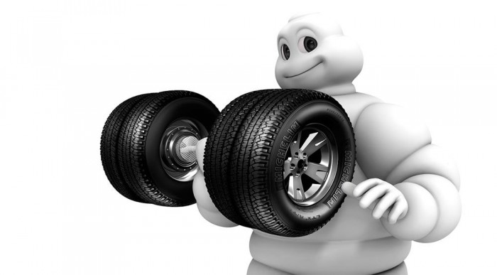 Guruló segítség az elesetteknek