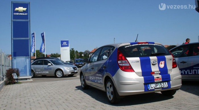 Kétméteres sztárok koreai autóban 7 | Vezess Tolótető és tolatóradar is van bennük