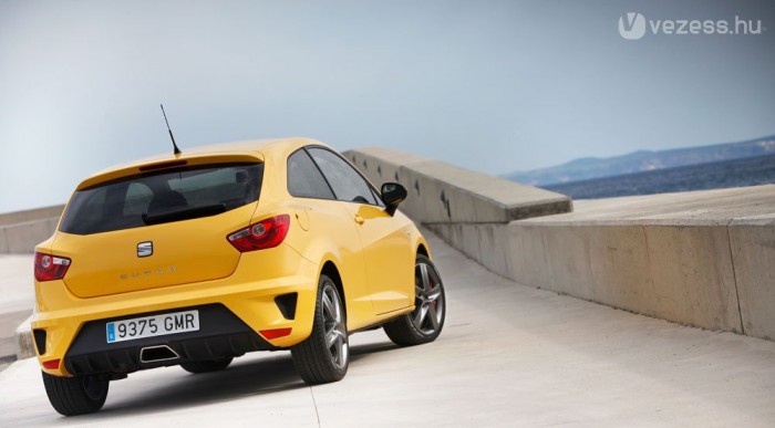 5,5 és 6,1 millió Ft: alig drágább a Cupra az FR-nél