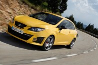 180 lóerős maradt a benzines Cupra. De a motor nem 1,8, hanem 1,4 literes és a turbó mellett kompresszoros is