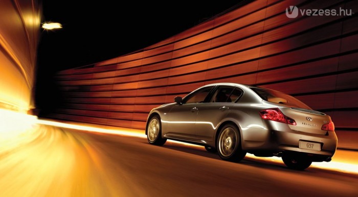 Hátul hajt, ahogy kell