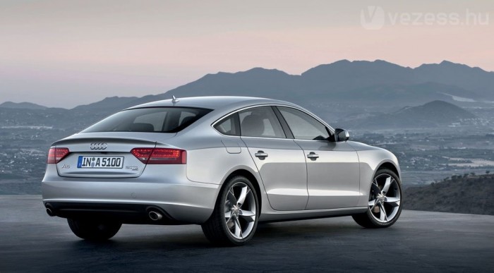Itt a vadiúj ötajtós Audi 6 | Vezess Hátulról a normál A5 néz vissza