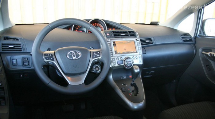 Középre kerültek a műszerek