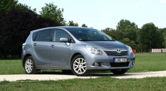 Mindegy, hogyan hívják, csak ne Corolla legyen!