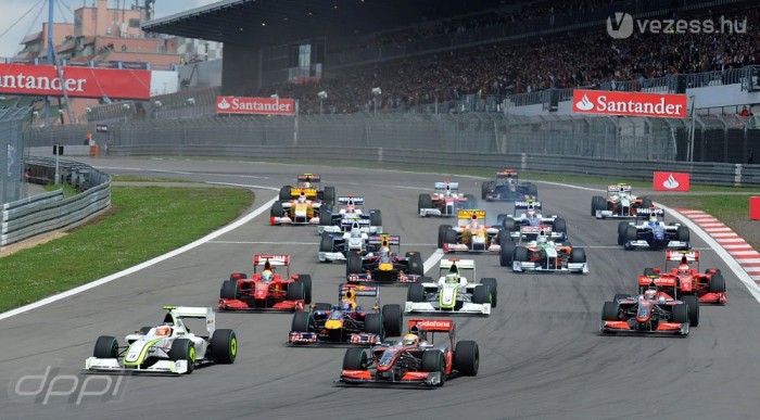 Hamilton élre tör Németországban 