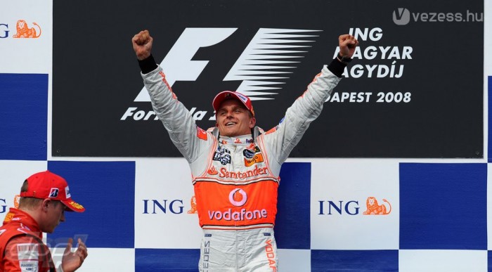 Kovalainen egyetlen győzelmét ünnepli