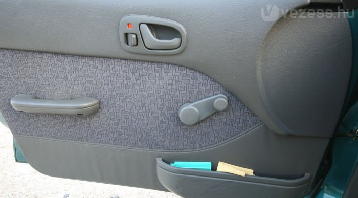 A zsebben szarvasbőr és jégkaparó