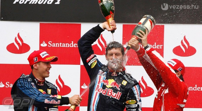 F1: Félidei eligazítás 11 A Nürburgringen Webber is révbe ért