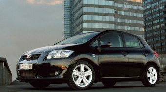 Hibrid készül a Toyota Aurisból