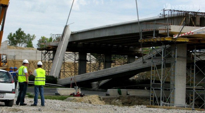 Megnéztük az M3-as leszakadt hídját 8