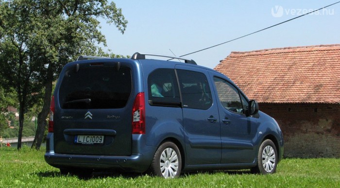 Minden belefér, ami öt utasnak kellhet