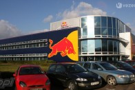 Miltony Keynes, Woking, Maranello, Enstone, Köln - mindenütt leáll a munka