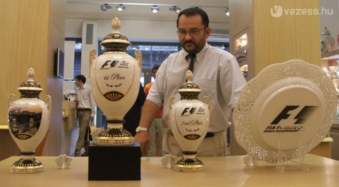 Vida Sándor festette az idei díjakat