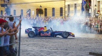 Videón a budai vári Forma-1-parádé