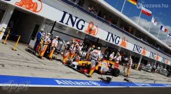 Alonso üres tankkal villantott